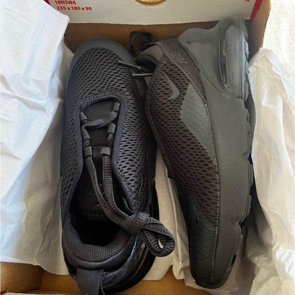 Boys Nike Air Max 270 - Picture 2 of 2